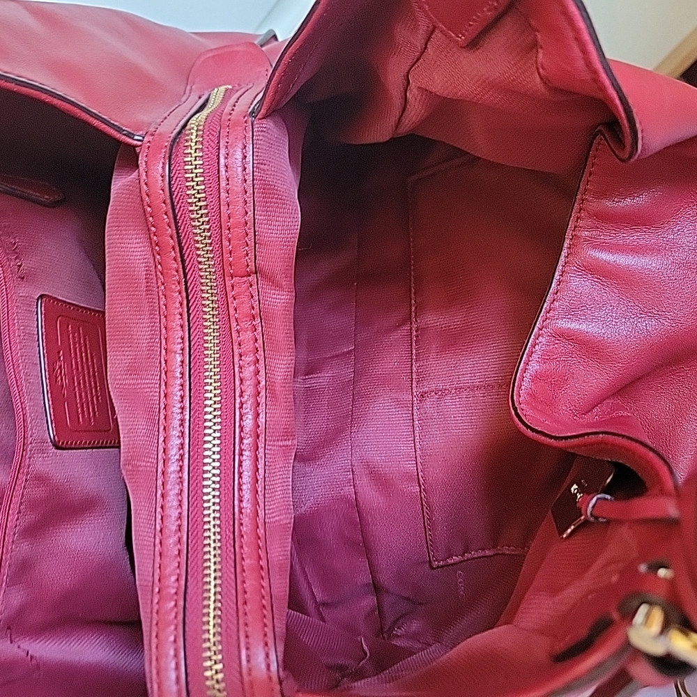Coach Vibrant Red Leather Hobo Bag with Glossy Finish and Gold Hardwear - Picture 5 of 14